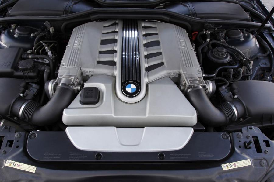  BMW 760i 2001 года  (фото 8 из 11)